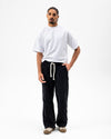 Schwarze Hose mit Saumdetail